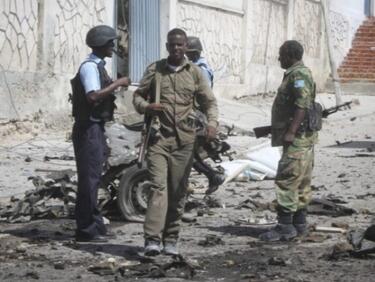 Двоен атентат отне поне 10 живота в Сомалия