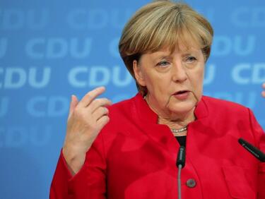 Меркел зове за диалог с Русия