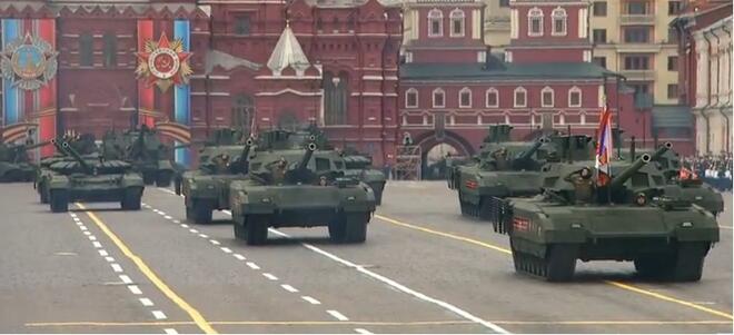 Без авиация премина Парадът на победата в Москва (СНИМКИ)