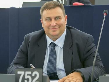 Емил Радев: България веднага да получи пълен достъп до Шенгенската система