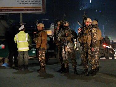 Терористи нападнаха хотел в Кабул, двама загинаха