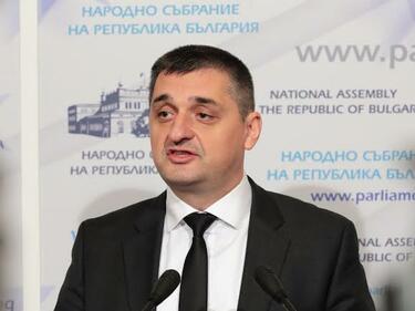 Кирил Добрев напуска парламента, отдава се на БСП
