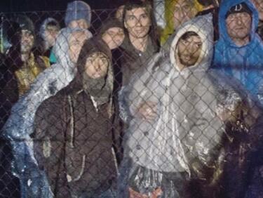 Затваряме мигрантите в лагери до получаване на бежански статут