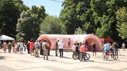 Инсталация приковава вниманието в кампания срещу рака