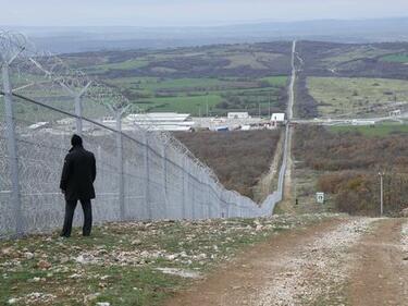 Прокуратурата изпрати ДАНС на оградата на границата