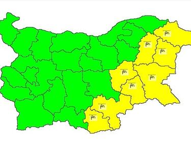 Облачно и дъждовно! Жълт код за силен вятър в 8 области