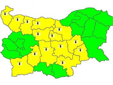 Опасно горещо и днес над половин България, следобяд пак дъжд