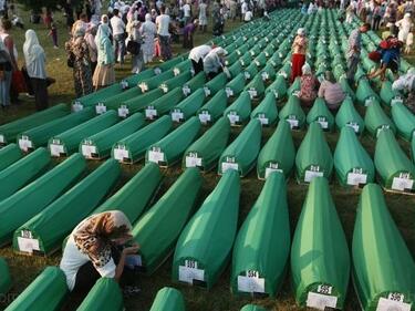 Босна отбеляза 22 години от клането в Сребреница