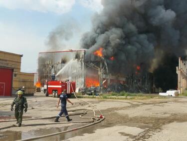 Овладян е пожарът край Казичане