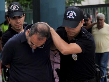 В Турция започва мегапроцес срещу 14 журналисти от "Джумхуриет"