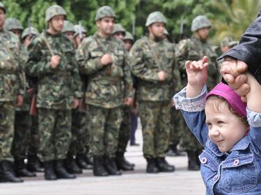 От 1 юли съкращения при военните 