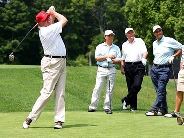 Милиардерът Тръмп, който презира отпуските, излиза в дълга голф ваканция