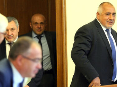 Борисов удари рамо на вицето си за удара по кръчмите на Слънчев бряг