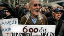 Гърците осъмнаха с драстично орязани пенсии