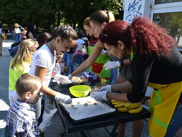 Малчугани и родители готвиха заедно здравословни ястия срещу наднормено тегло