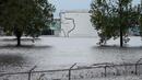 След урагана мъките в Тексас нямат край, завод бълва отрови до Хюстън (ВИДЕО)