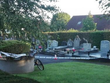 Заклаха зверски белгийски кмет в гробище (СНИМКИ)