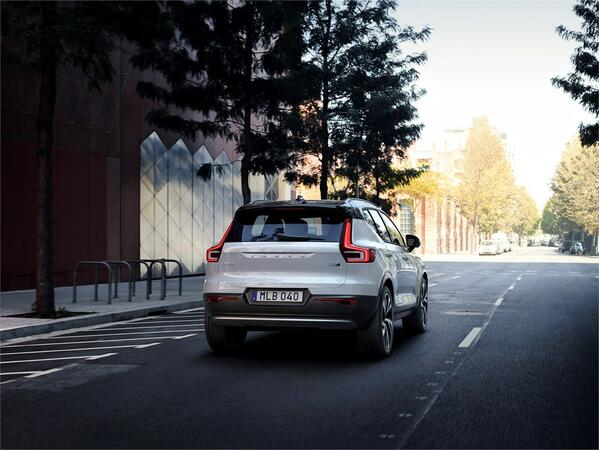 Volvo показа чисто новия XC40 (СНИМКИ)