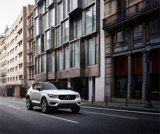 Volvo показа чисто новия XC40 (СНИМКИ)