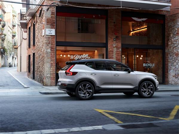 Volvo показа чисто новия XC40 (СНИМКИ)