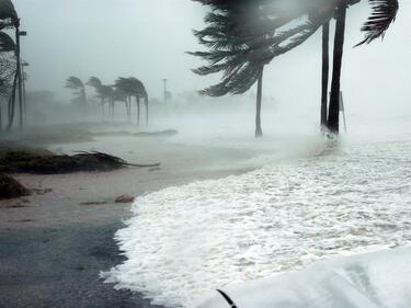 “Нейт“ се усили до ураган по пътя към САЩ