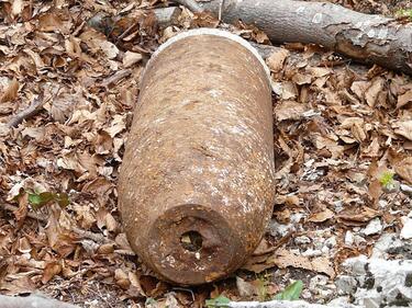 Стара бомба на метри от училище във Враца