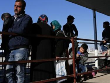Заловиха над 100 мигранти при турско-българската граница