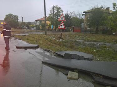 Ремонтират експресно пострадалите къщи от потопа в Бургаско