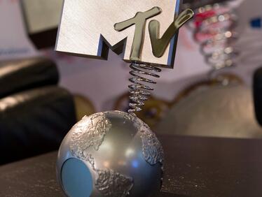 Кой грабна наградата на  MTV