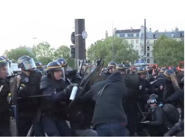 Екшън в Париж по време на протест срещу Макрон