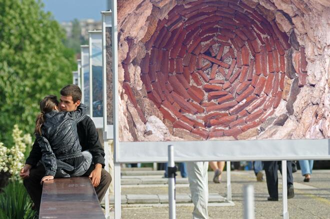 Целта на фотоизложбата е популяризирането на малко известните места страната ни. 