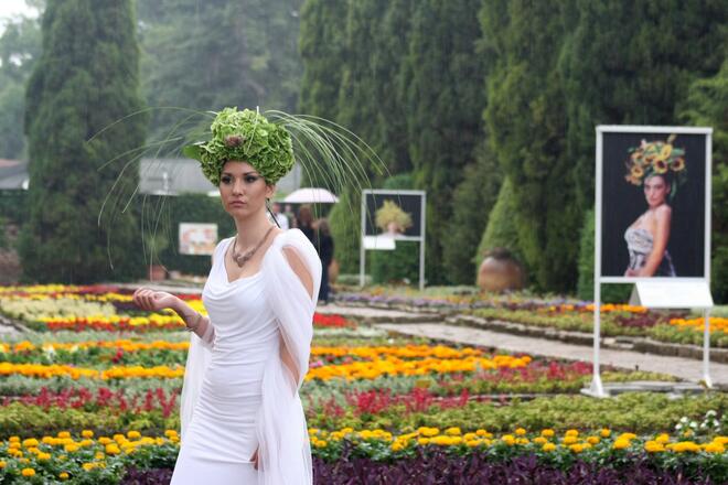 Експозицията „Flowers” в Ботаническата градина в Балчик