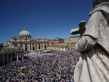 Феминистка се опита да открадне бебето Иисус от площад "Свети Петър" във Ватикана