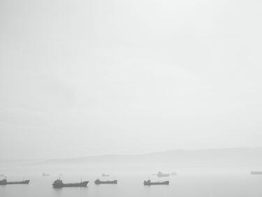 Гъста мъгла спря корабите през Дарданелите