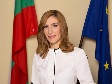 Наградиха министър Ангелкова