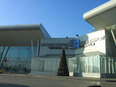 Летище София отменя полети заради снега