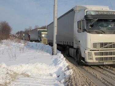 Интензивен трафик на границата с Турция и Румъния
