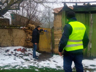 Мобилни полицейски групи обикалят малките села в Шуменско (СНИМКИ)