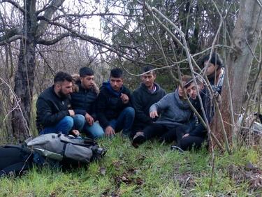 Хванаха 7 нелегални мигранти в района на Тунджа (СНИМКИ)