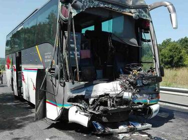 Автобус катастрофира на „Тракия“, 10 са загинали, над 20 - ранени (ДОПЪЛНЕНА 4)