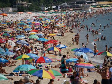 Над 2 млн. българи ще ходят на море през лятото, повечето - на нашето
