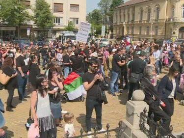 Родители на протест, искат детски надбавки за всички деца
