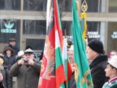 8 бойни знамена бяха осветени преди парада