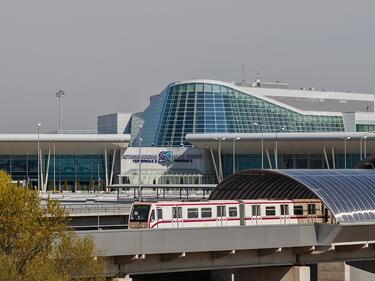 7,6% повече пътници на летище София през април
