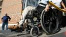 Синдикати и работодатели искат спешно заседание на съвета за хората с увреждания