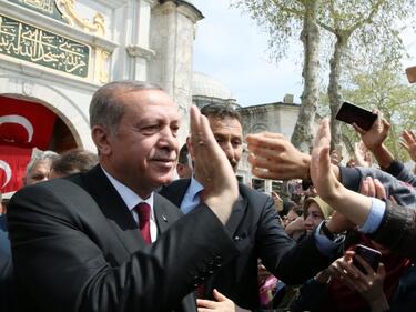 Турският президент Реджеп Тайип Ердоган гласува в Истанбул