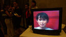 Люк Бесон снима филм за легендарния опозиционер Аун Сан Су Чжи