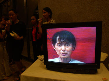 Люк Бесон снима филм за легендарния опозиционер Аун Сан Су Чжи