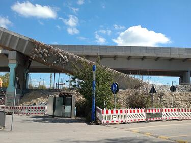 Поне 10 загинали след срутване на мост в Италия