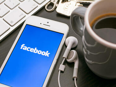 Facebook чисти приложения, ограничава ги